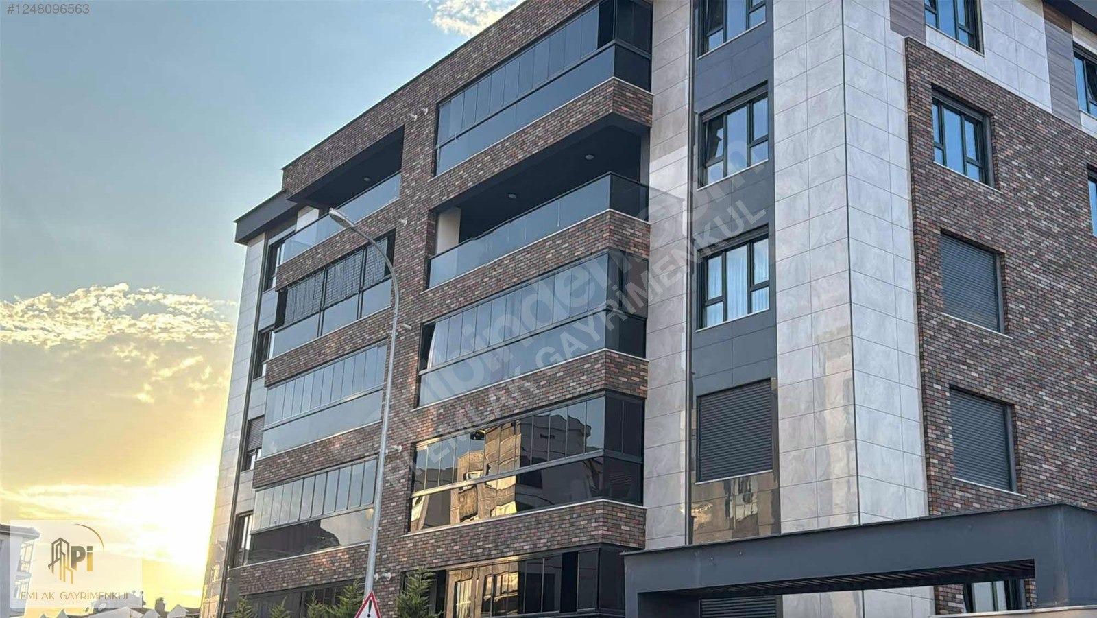 Pİ EMLAK'tan BATIKENT BUTİK SİTE 4+1 ARAKAT 205 m2 DAİRE