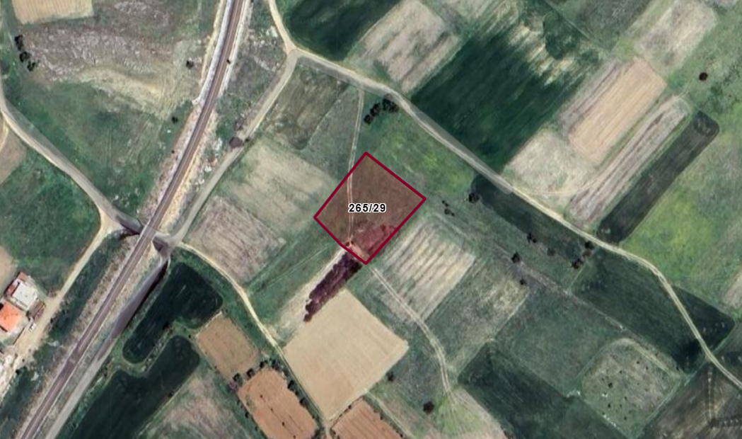 AFYONKARAHİSAR DAZKIRI ESENTEPE  KÖYÜNDE 1.755  M² TARLA  SATILIKTIR