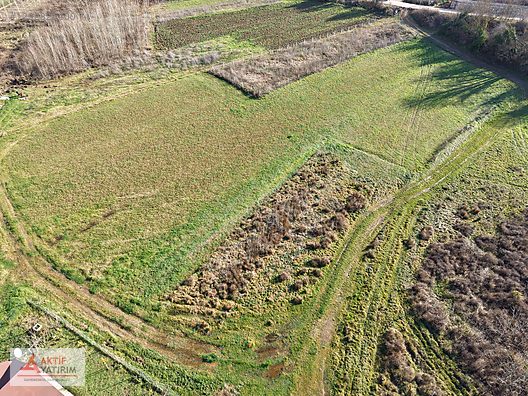 KANDIRA'DA YERLEŞİME VE YOLA YAKIN ÇAPI GÜZEL 911 M2 TARLA