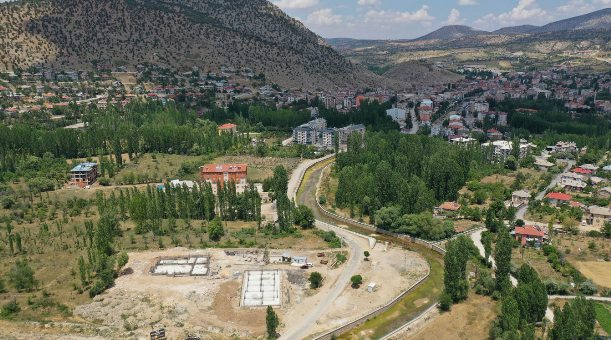 KONYA BOZKIR HAMZALAR KÖYÜNDE 5.047 M2 BAĞ SATILIKTIR.