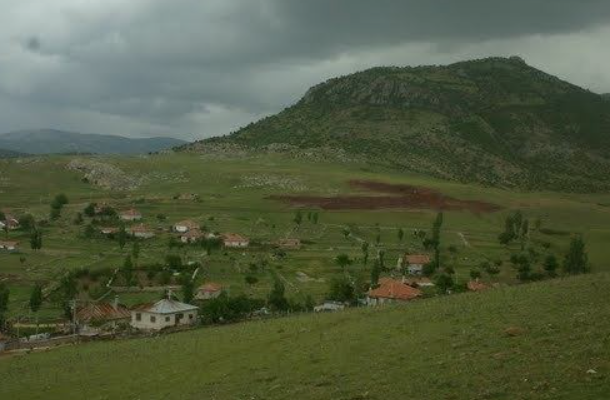 KONYA GÜNEYSINIR KIZILÖZ  KÖYÜNDE 1.931 M²  TARLA  SATILIKTIR