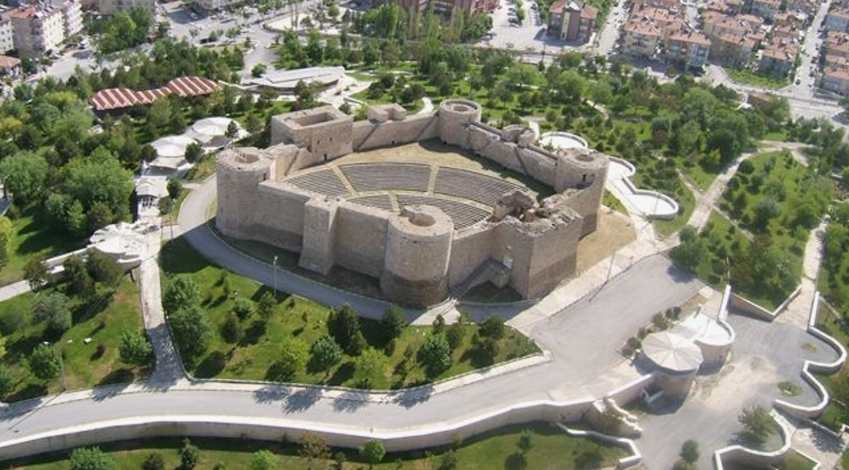     KARAMAN MERKEZ MURATDEDE  KÖYÜNDE 3.564  M²  TARLA  SATILIKTIR