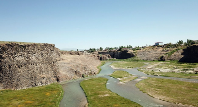 AĞRI DİYADİN BATIBEYLİ  KÖYÜNDE 2.023 M² TARLA SATILIKTIR