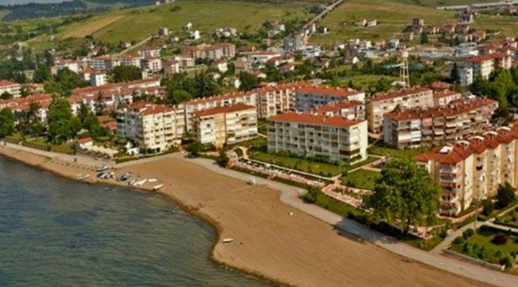 YALOVA ÇİFTLİKKÖY KABAKLI   KÖYÜNDE  2.532  M² TARLA  SATILIKTIR