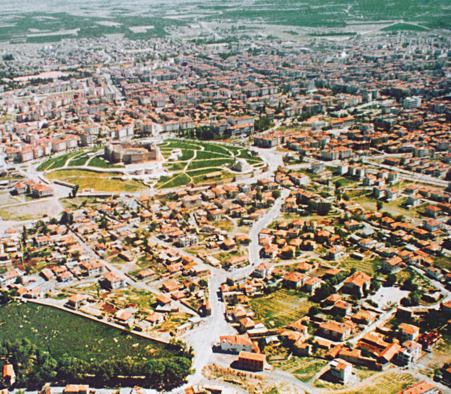  KARAMAN MERKEZ MURATDEDE  KÖYÜNDE 3.472  M²  BAĞ  SATILIKTIR