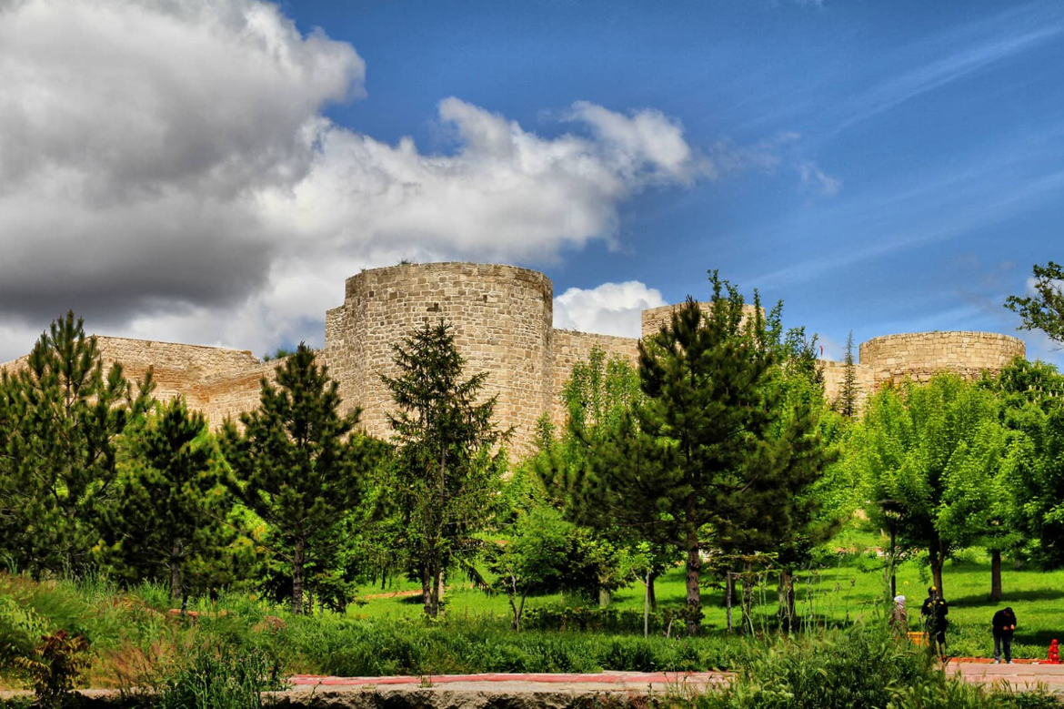 KARAMAN MERKEZ MURATDEDE  KÖYÜNDE 2.927  M²  TARLA  SATILIKTIR