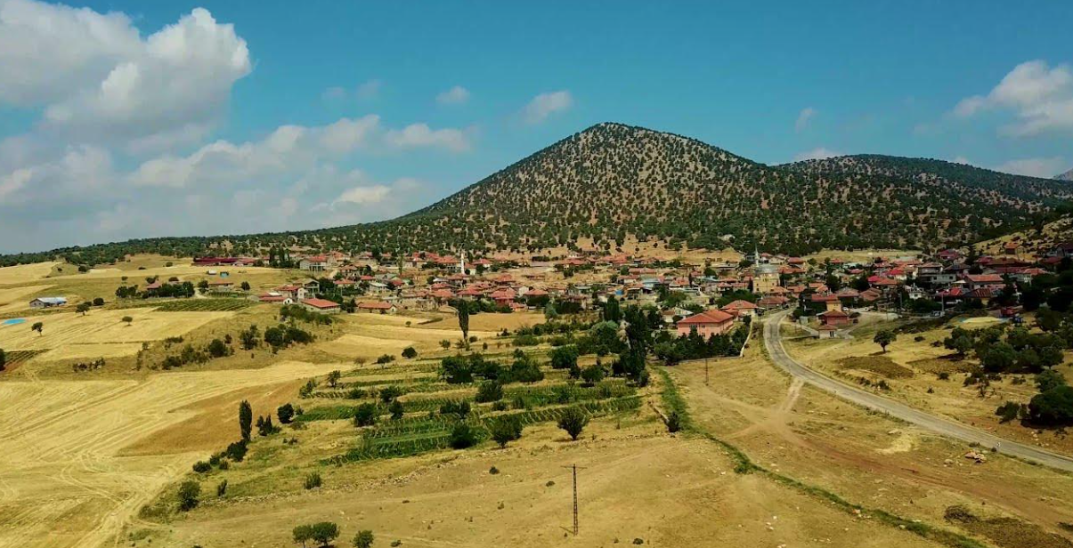  KONYA GÜNEYSINIR KIZILÖZ  KÖYÜNDE 990 M²  TARLA  SATILIKTIR