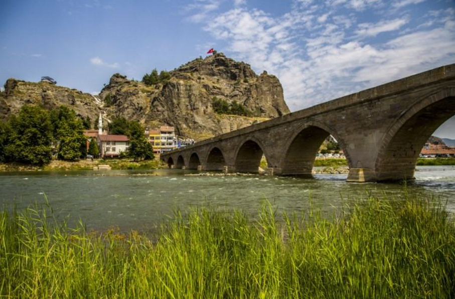 ÇORUM OSMANCIK YAĞSİYAN  KÖYÜNDE 472 M²  AHŞAP EV VE BAHÇESİ  SATILIKTIR