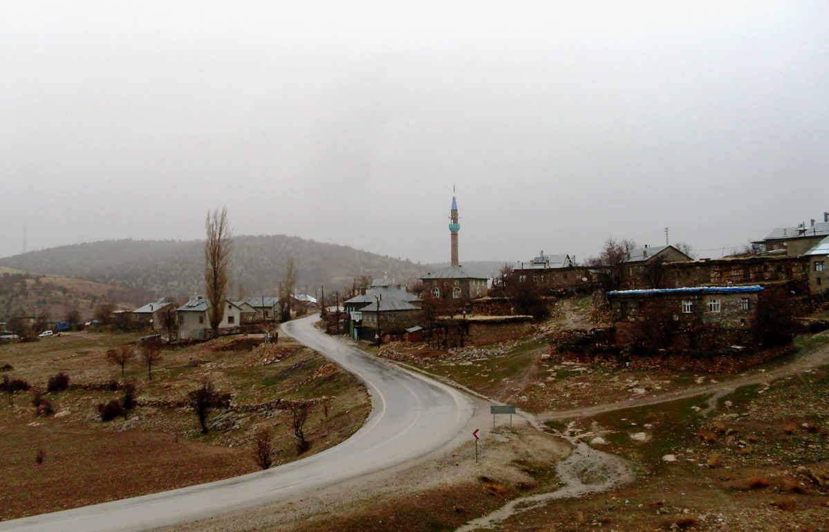    KONYA BOZKIR KARAYAHYA KÖYÜNDE  1.013   M²  TARLA  SATILIKTIR