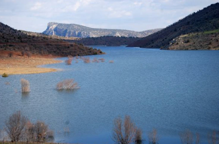    KONYA GÜNEYSINIR KIZILÖZ  KÖYÜNDE1.738 M²  TARLA  SATILIKTIR