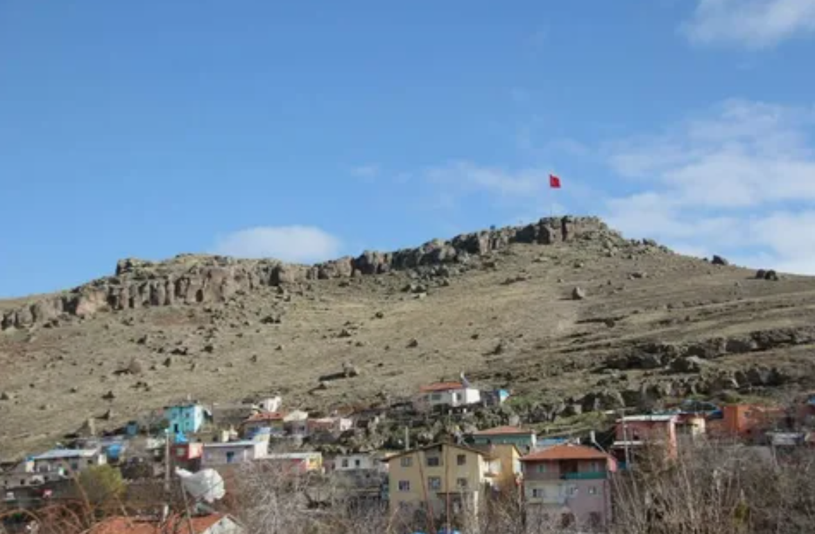 KAYSERİ DEVELİ ÇAYLICA KÖYÜNDE 3.181 M² TARLAMIZ SATILIKTIR.