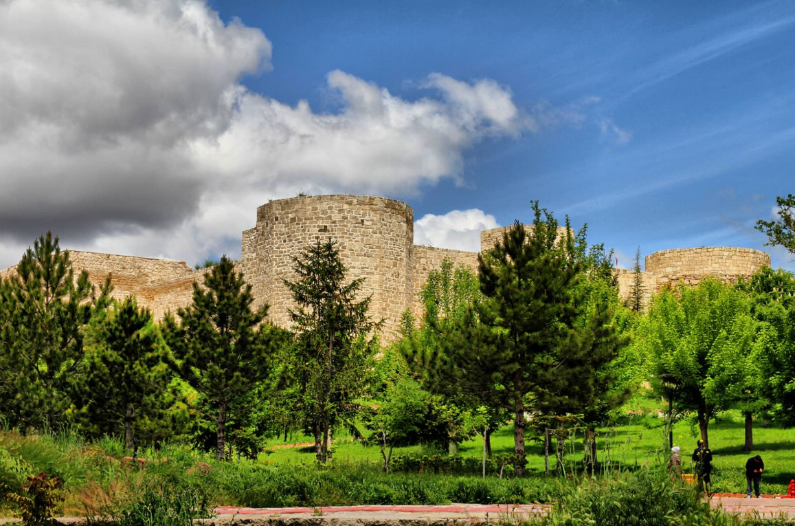 KARAMAN MERKEZ MURATDEDE KÖYÜNDE 518 M² BAĞ SATILIKTIR