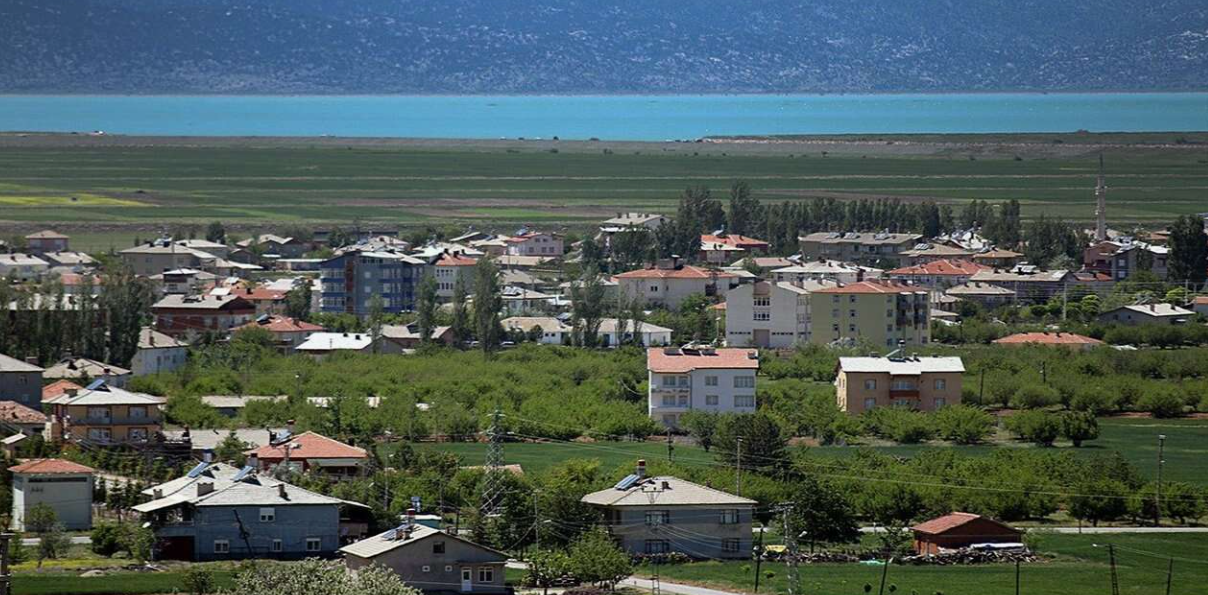   KONYA GÜNEYSINIR KIZILÖZ  KÖYÜNDE 395 M²  TARLA  SATILIKTIR