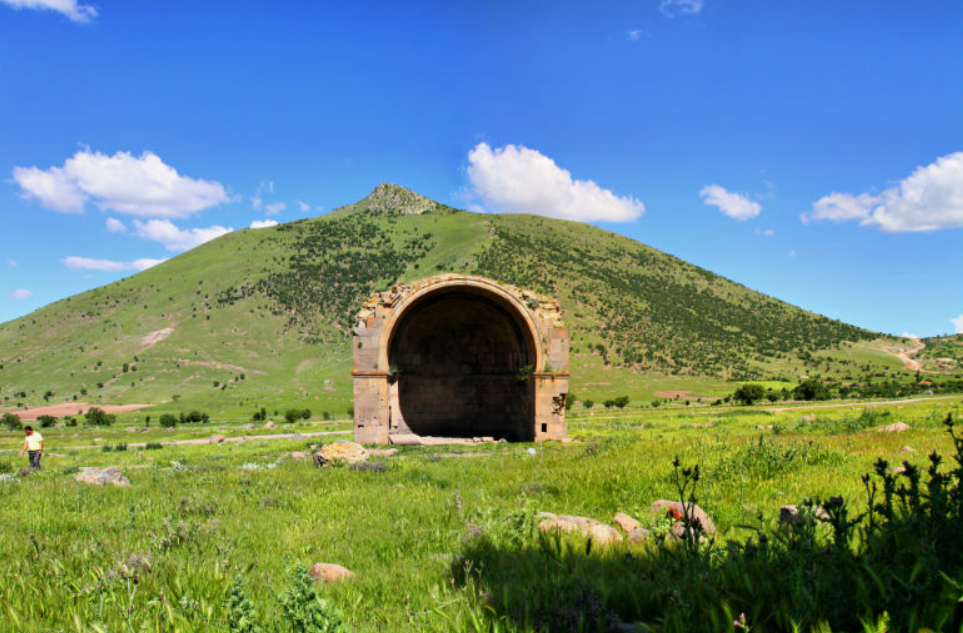   KARAMAN MERKEZ MURATDEDE   KÖYÜNDE 11.544  M²  TARLA SATILIKTIR