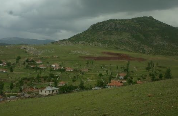 KONYA GÜNEYSINIR KIZILÖZ  KÖYÜNDE 2.896 M²  TARLA  SATILIKTIR