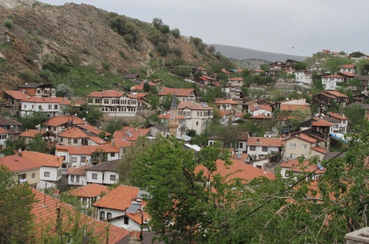 ANKARA BEYPAZARI KIRBAŞI(GELEĞRA)   KÖYÜNDE  7.120  M²  TARLA  SATILIKTIR