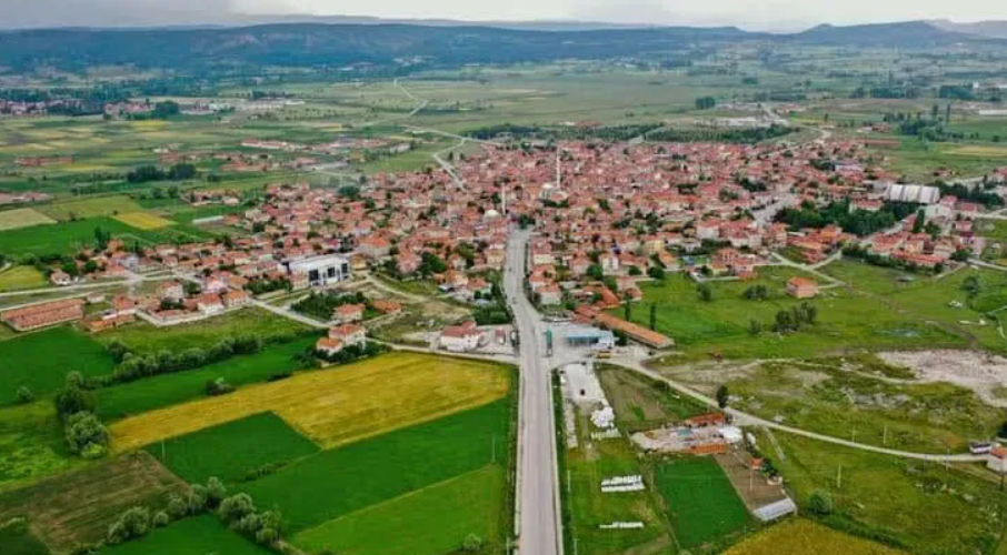 KÜTAHYA TAVŞANLI GAZELYAKUP  KÖYÜNDE 1.339  M² TARLA  SATILIKTIR