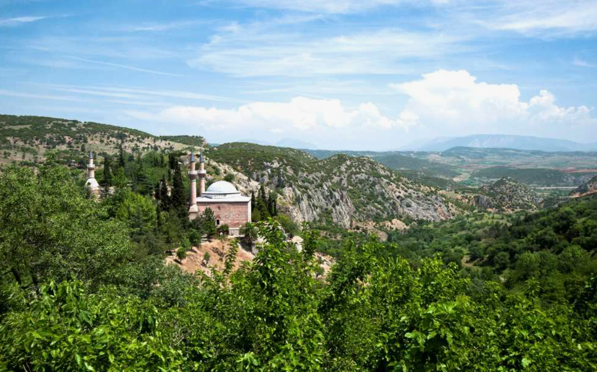  BİLECİK MERKEZ İSTASYON   KÖYÜNDE 1.024  M²   KARGİR EV VE BAĞ  SATILIKTIR