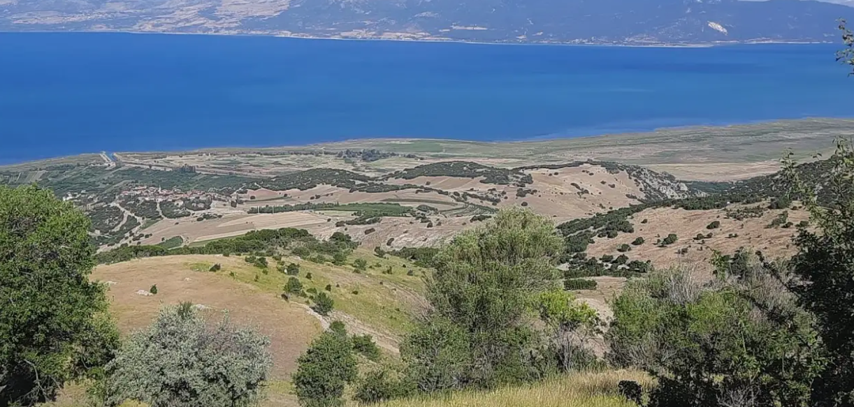 ISPARTA GELENDOST KÖKE  KÖYÜNDE 1.585 M²  TARLA  SATILIKTIR