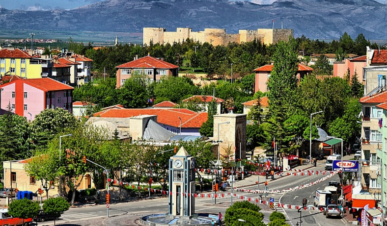   KARAMAN MERKEZ CERİT   KÖYÜNDE 6.135  M²  TARLA SATILIKTIR