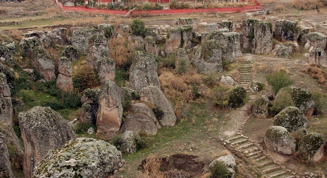   KONYA ILGIN GÖLYAKA  KÖYÜNDE 40.432 M²  TARLA  SATILIKTIR
