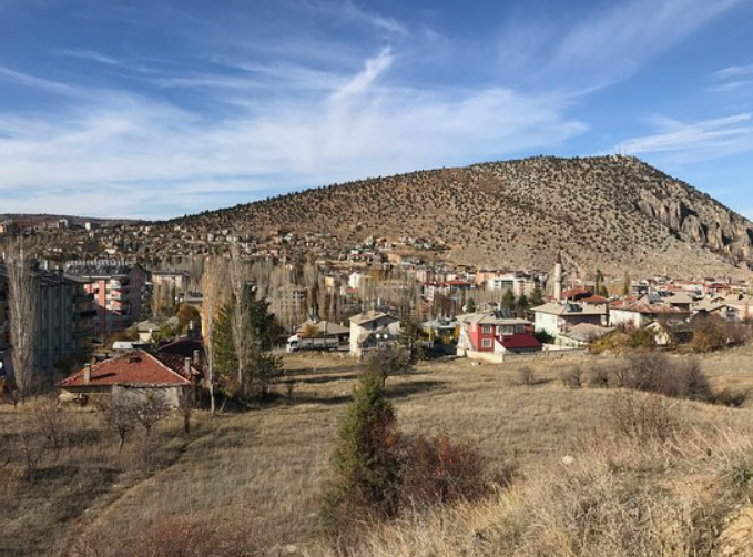   KONYA BOZKIR KARAYAHYA KÖYÜNDE  1.013   M²  TARLA  SATILIKTIR