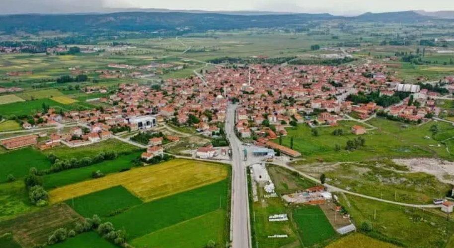 KÜTAHYA TAVŞANLI ARTIRANLAR KÖYÜNDE 5.283 M² TARLA SATILIKTIR