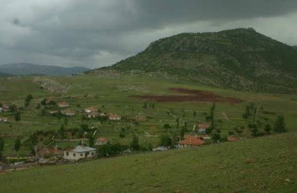 KONYA GÜNEYSINIR KIZILÖZ  KÖYÜNDE 1.738 M²  TARLA  SATILIKTIR