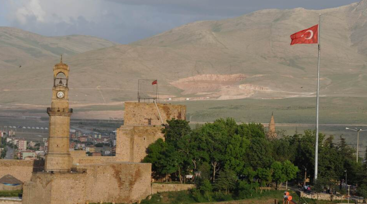 NİĞDE MERKEZ EDİKLİ  KÖYÜNDE  1.652  M² TARLA SATILIKTIR