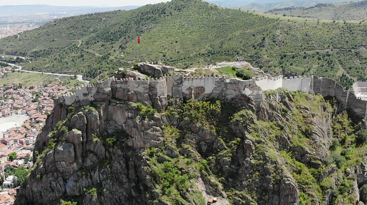 AFYONKARAHİSAR DAZKIRI AŞAĞIYENİCE KÖYÜNDE 1.174 M² TARLA  SATILIKTIR