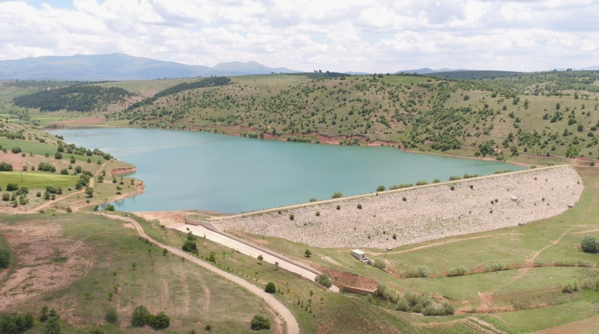   KONYA ILGIN GEÇİT  KÖYÜNDE 8.283 M² TARLA  SATILIKTIR