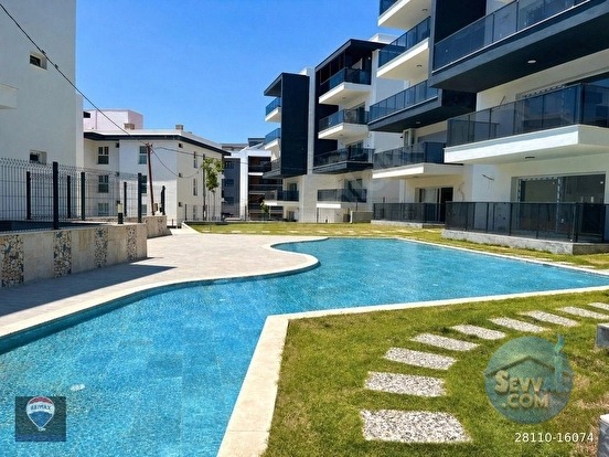 HAVUZLU SITE IÇERISINDE SATILIK 3+1 DAIRE
