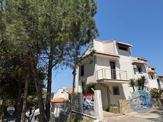 KUŞADASI'NDA DENİZE YÜRÜME MESAFESİNDE SATILIK 4+1 VİLLA