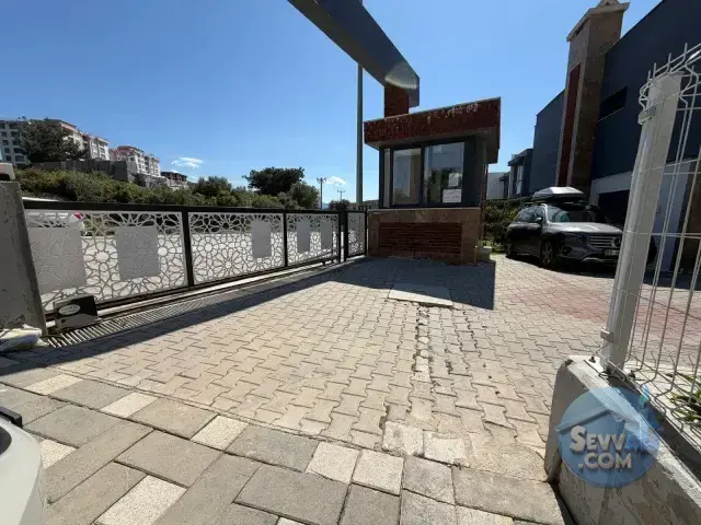 KUŞADASI İSTEK OKULLARI AYKINI HAVUZLU SİTEDE BAHÇELİ DUBLEKS VİLLA
