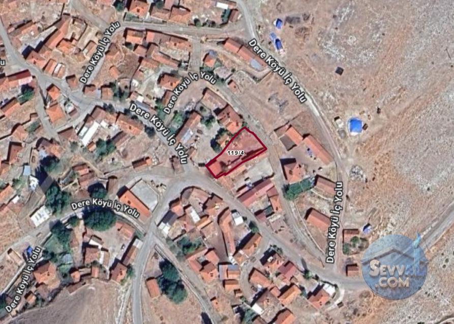 KÜTAHYA ASLANAPA DEREKÖY  KÖYÜNDE  686 M² AVLULU AHŞAP EV  SATILIKTIR
