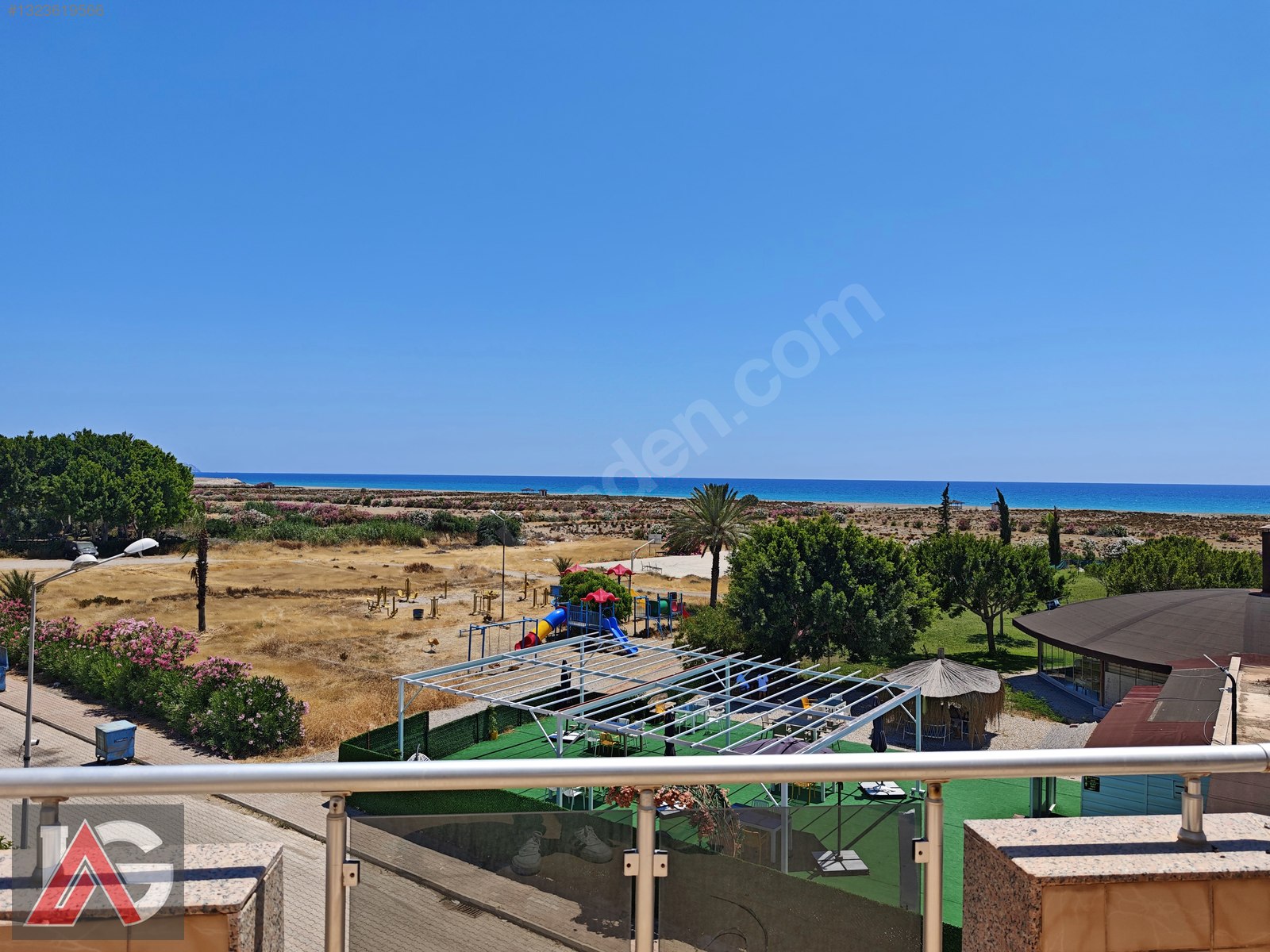 Antalya Mavikent'te Sahile Sıfır, Önü Kapanmaz Kiralık Tripleks