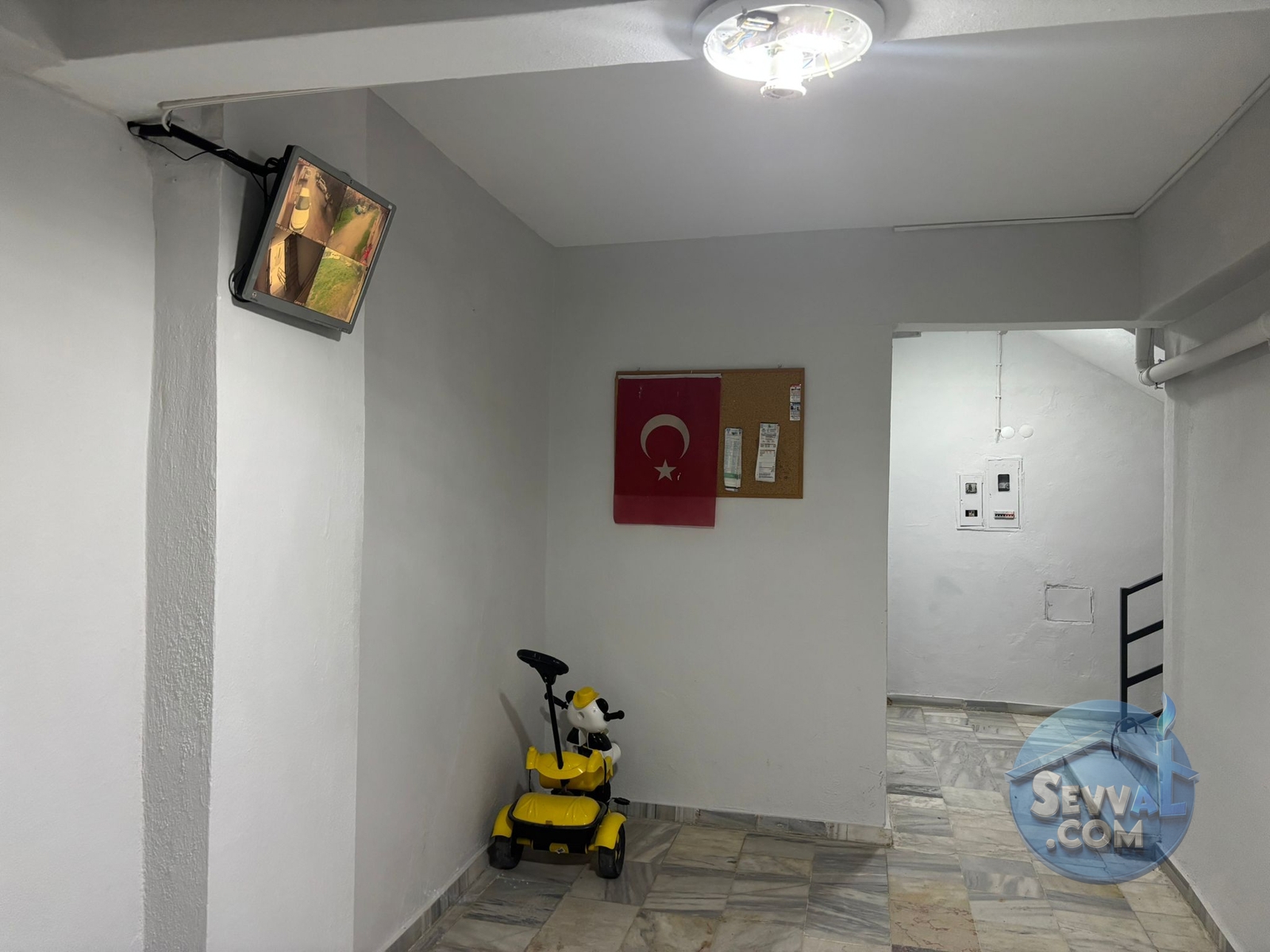 GÖLCÜK ULAŞLIDA ANA YOLA CEPHA SATILIK ARA KAT DAİRE