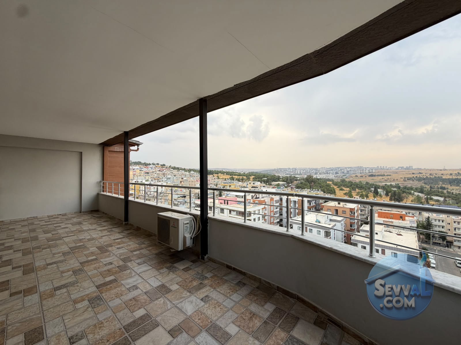 AHMET ERSEVEN MAH. KARAAĞAÇ SİTESİNDE 12. KAT 4+1 ODALI 400 m2 İÇİ FULL YAPILI - ŞANLIURFA HALİLİYE fotoğraf 2