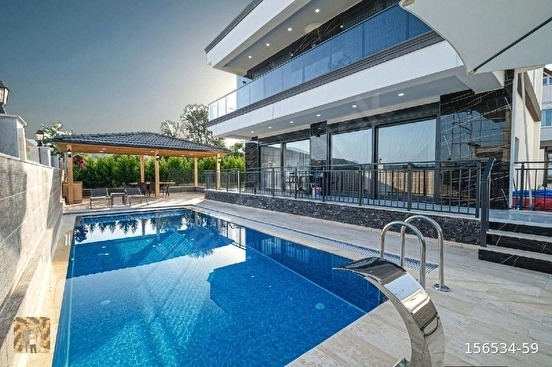 Denize Yakın Süper Villa