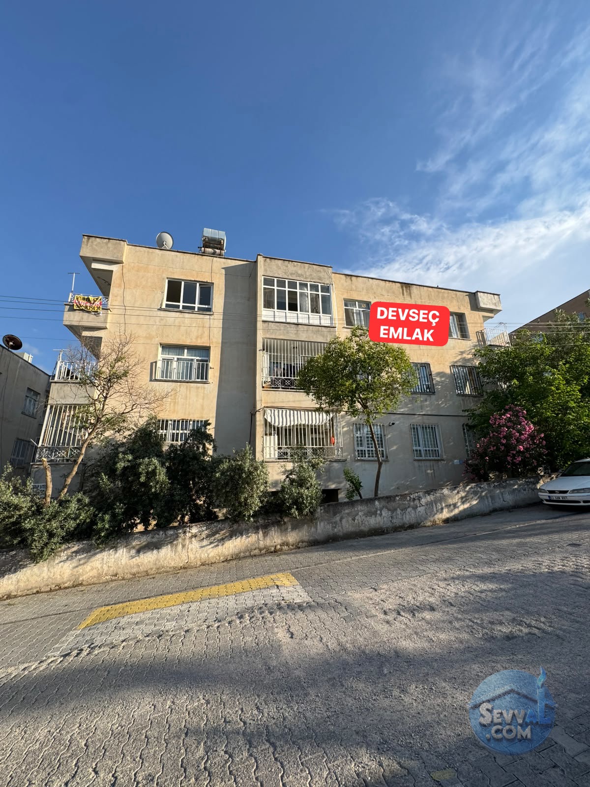 AHMET ERSEVEN DE BALKONLU SATILIK DAİRE