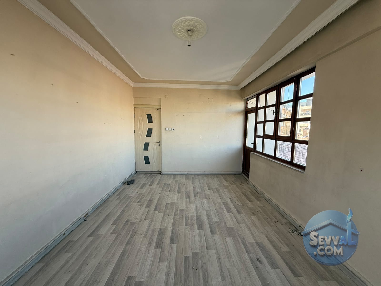 BAHÇELİEVLER’de 4.KAT( ARA KAT) 3 ODALI YATIRIMA UYGUN SATILIK DAİRE 
