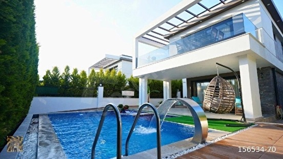 Kemer Çamyuva’da 4 Mevsim Lüks: Isıtmalı Havuzlu Müstakil 4+1 Villa