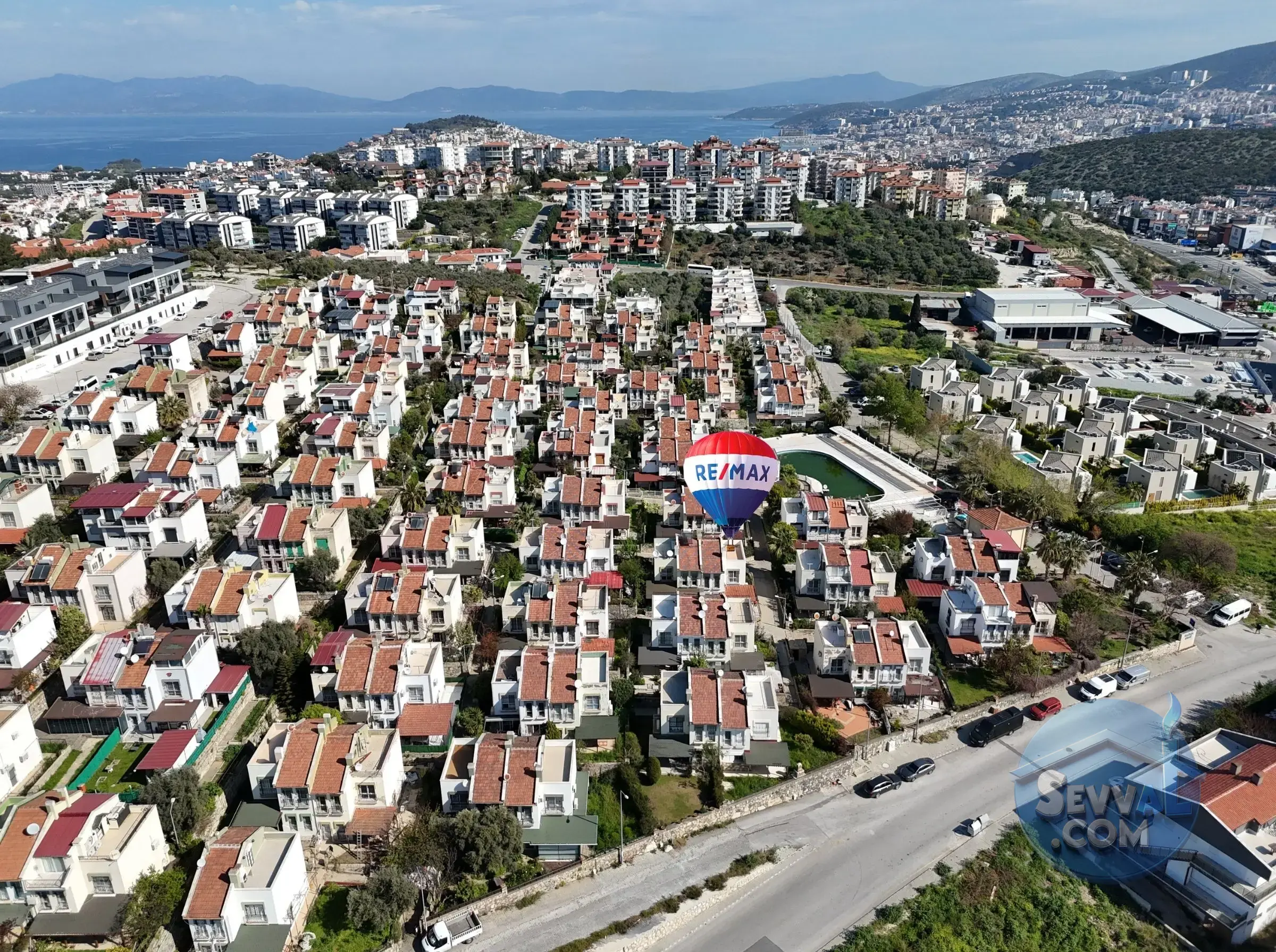 KADINLAR DENIZI MH., SITE IÇERISINDE, SATILIK 4+1 YAZLIK