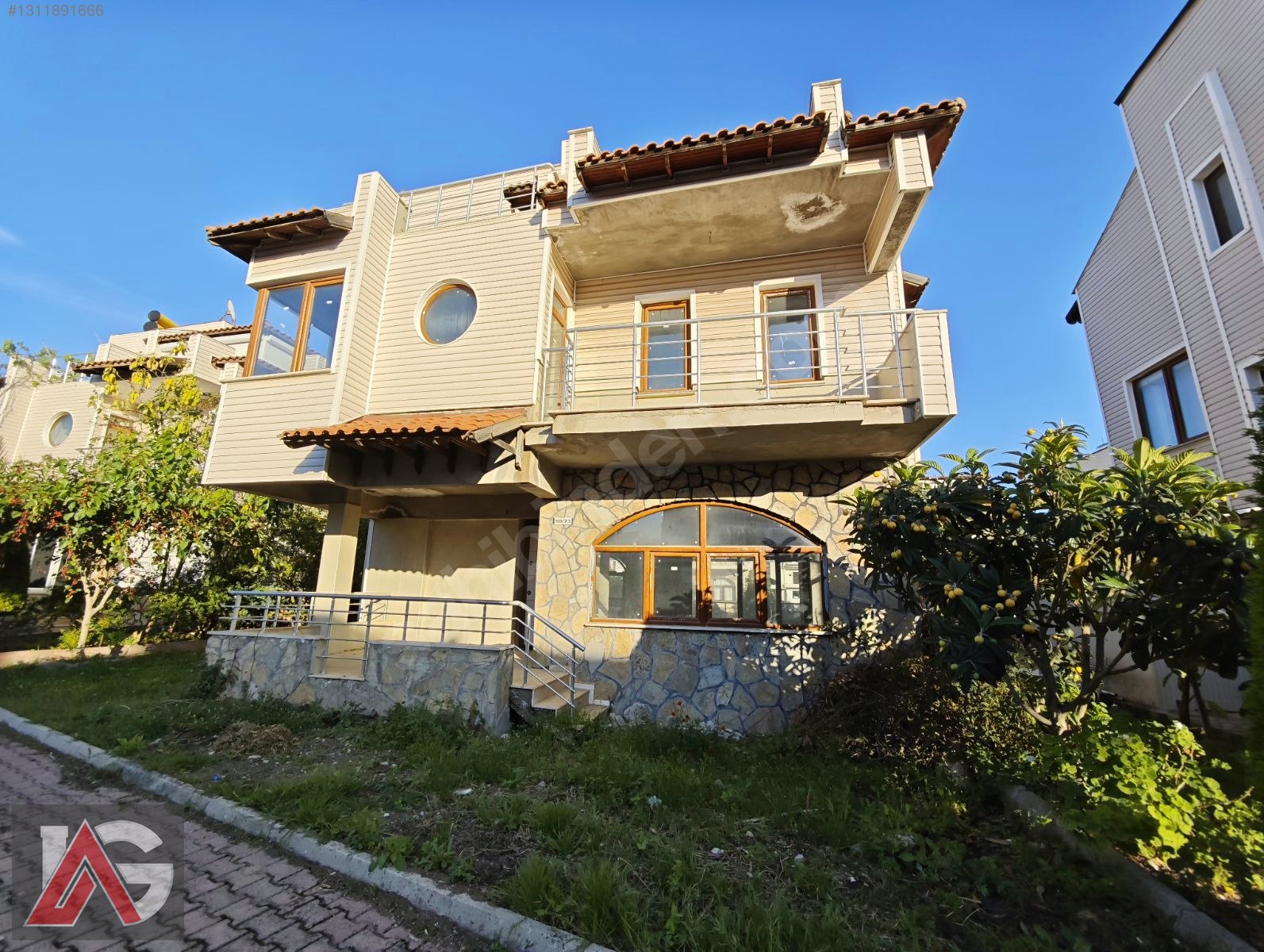 Mavikent Sitesinde Denize Sıfır 6+1 Müstakil 3 Katlı Villa