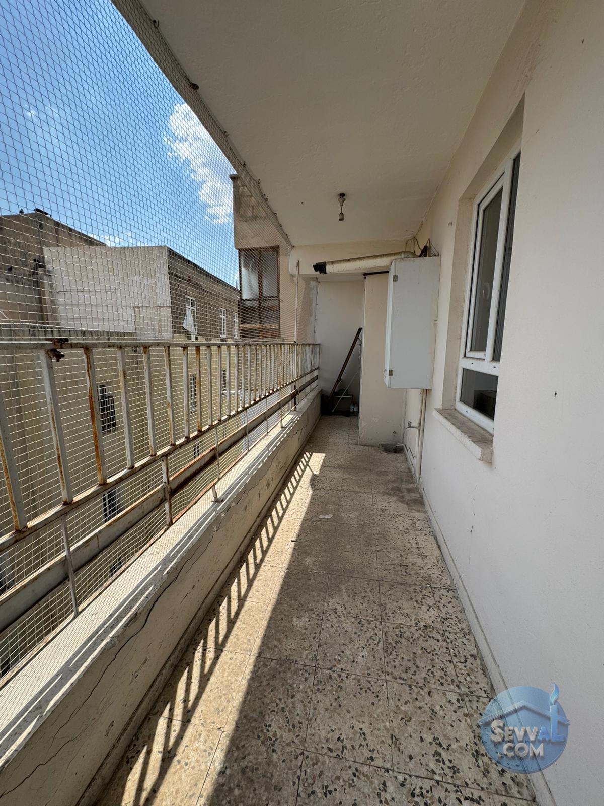 AHMET ERSEVEN MAH. 4. KAT 2+1 ODALI 150 m2 2 BÜYÜK BALKONLU DOĞALGAZLI GÖMME DOL