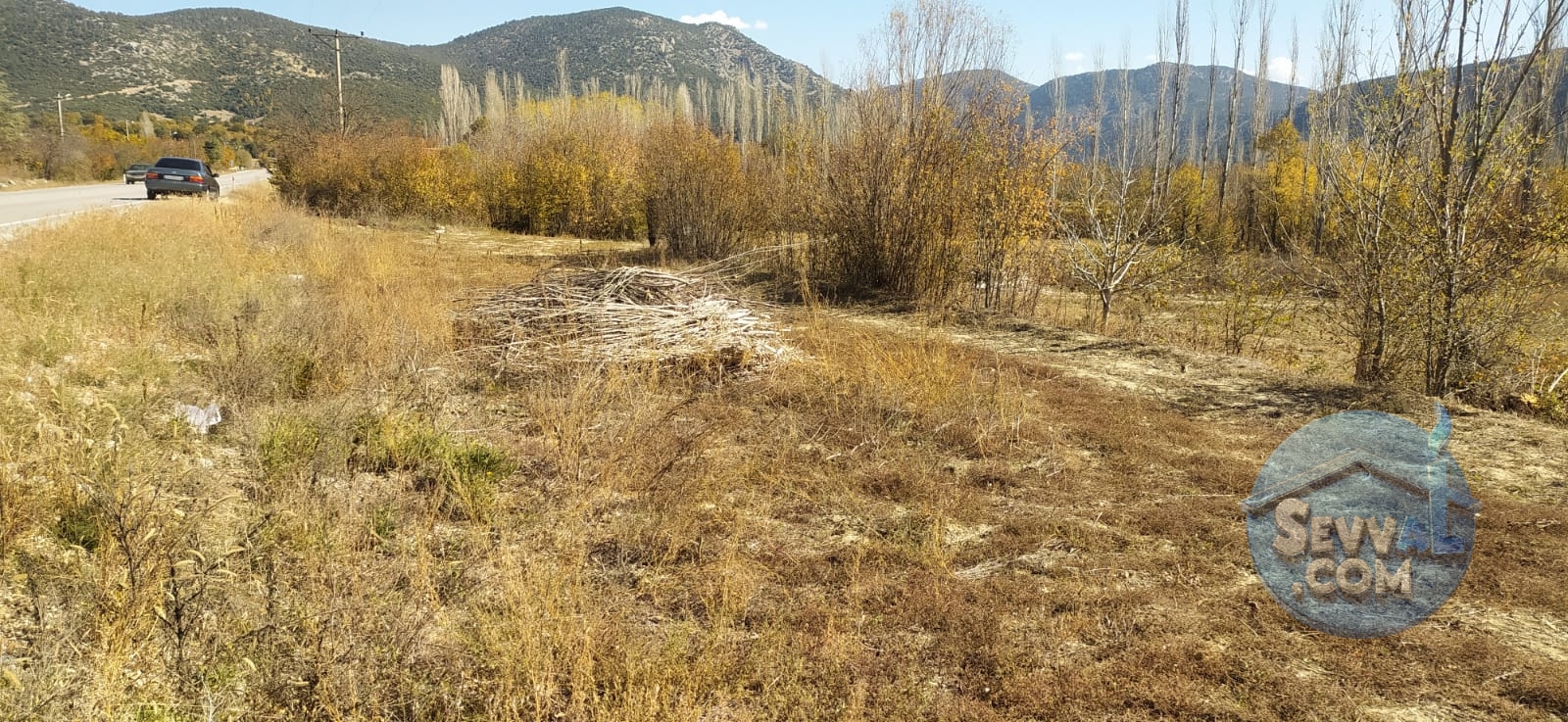 AĞLASUN YAZIR KÖYÜNDE ASFALT CEPHE FIRSAT ARAZİ