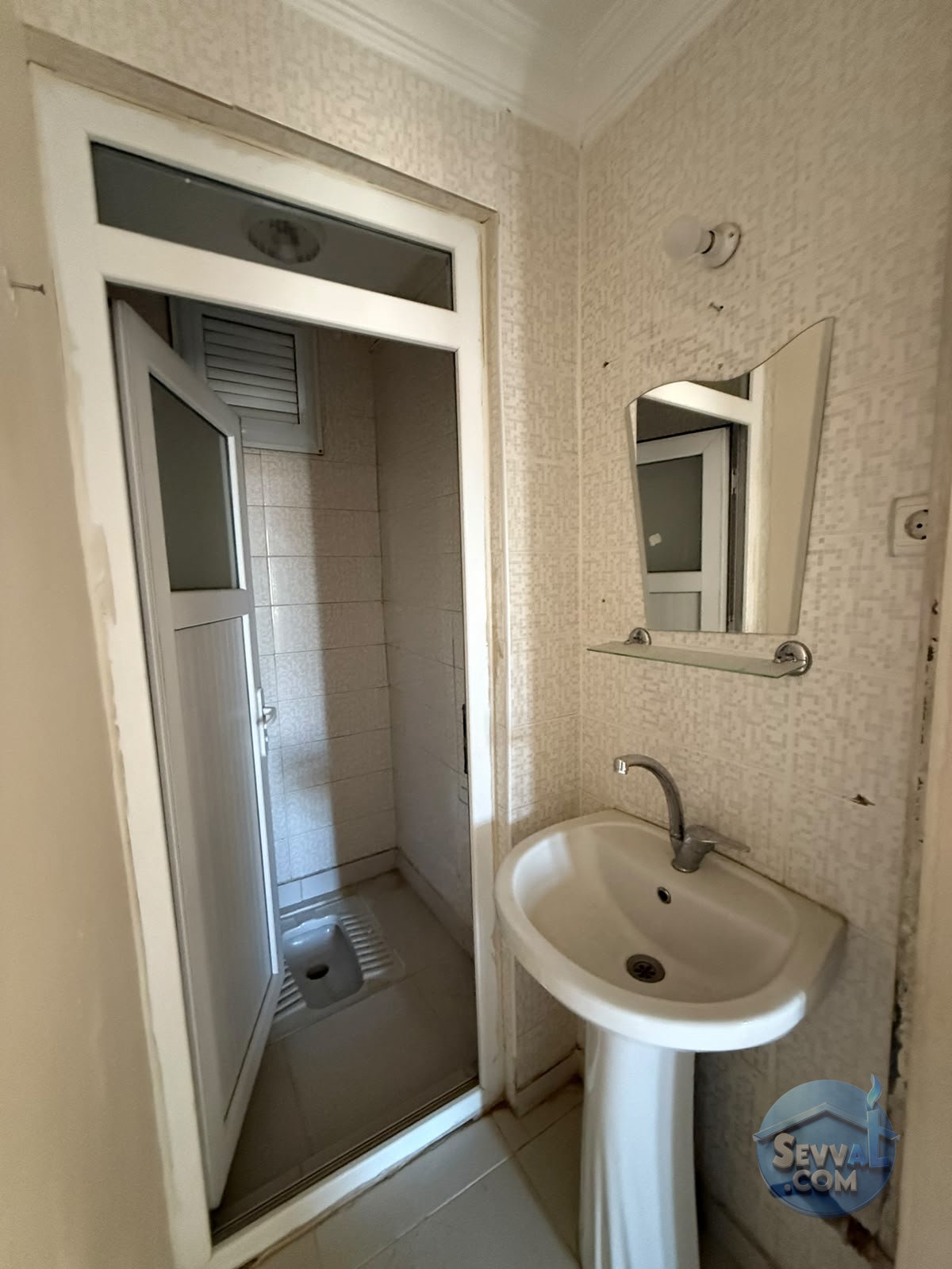 BAHÇELİEVLER’de 4.KAT( ARA KAT) 3 ODALI YATIRIMA UYGUN SATILIK DAİRE 