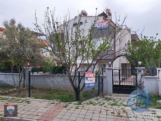 GENİŞ BAHÇELİ,DOĞALGAZLI,BAKIMLI,3+1 ,TRIBLEKS YAZLIK SATIŞTA...